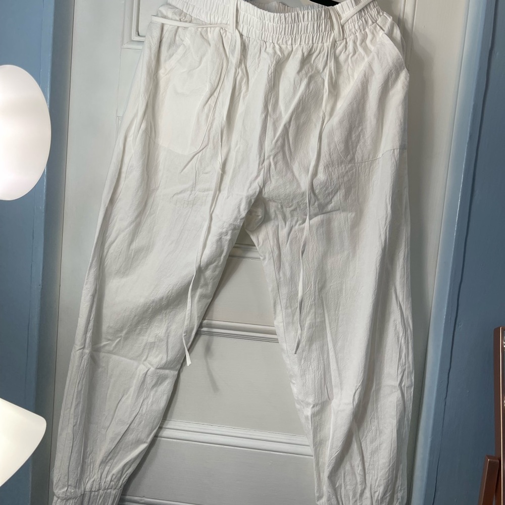 White summer joggers